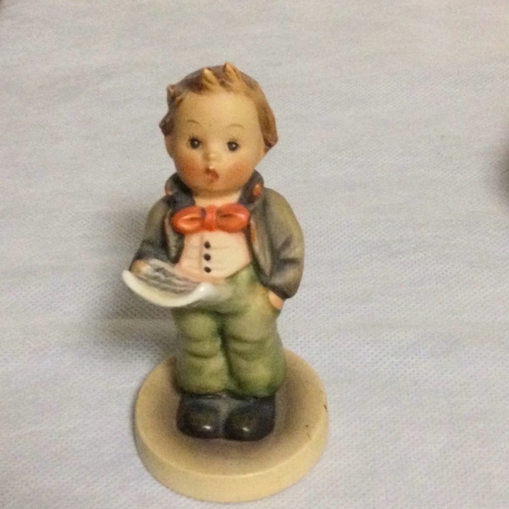 Hummel Figurine Soloist Boy Singing with a full Bee